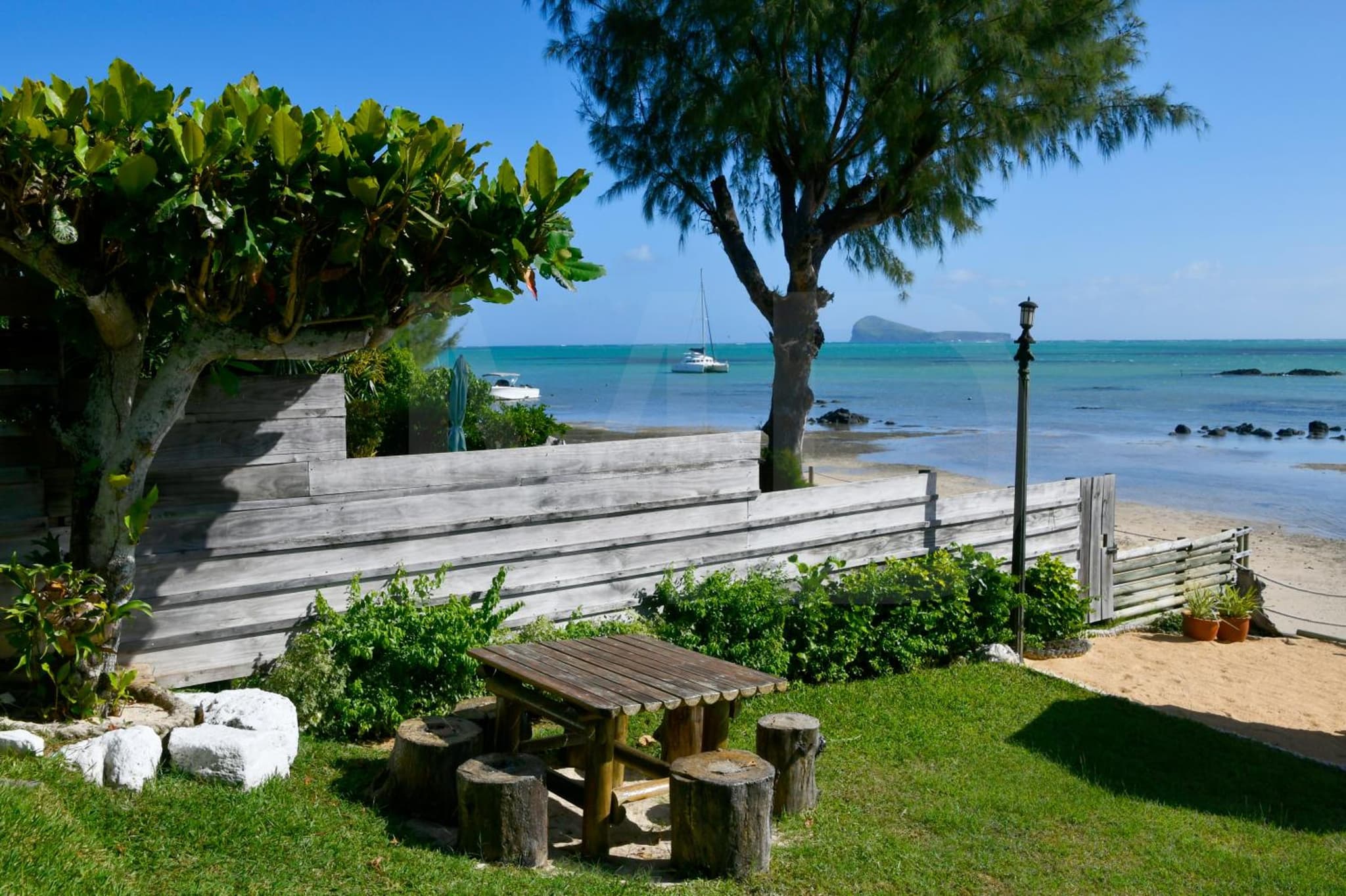 Meerena Cheerful Beachfront Cottage with Jacuzzi photo 8