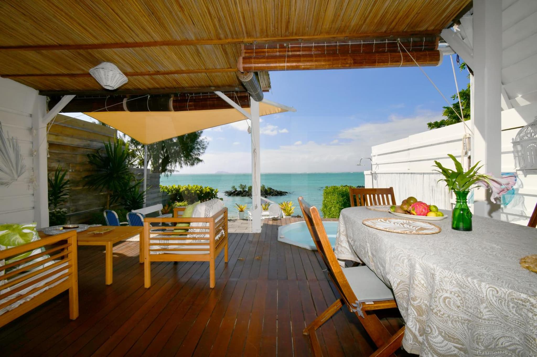 Meerena Cheerful Beachfront Cottage with Jacuzzi photo 3