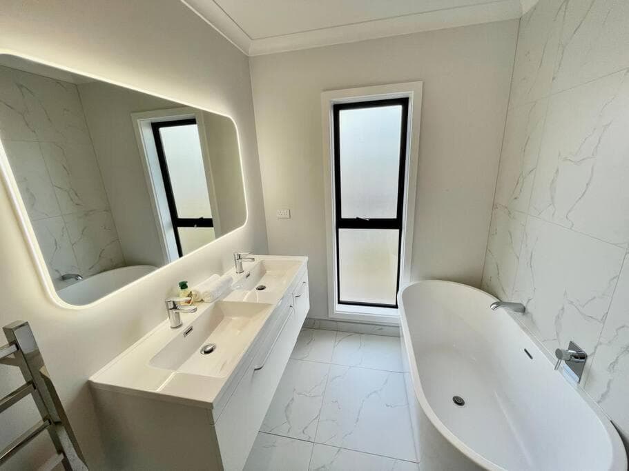 Morden spacious new house photo 5