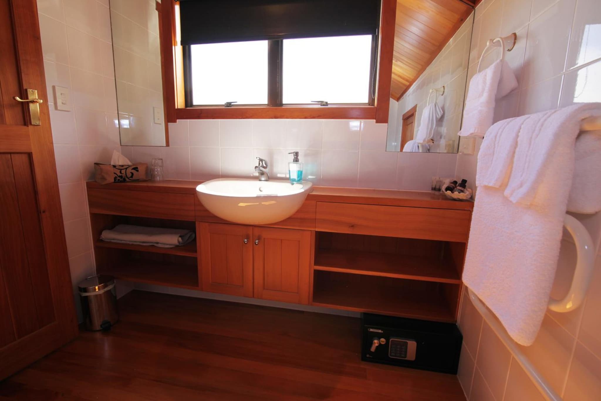 Te Puru Beach Lodge photo 5