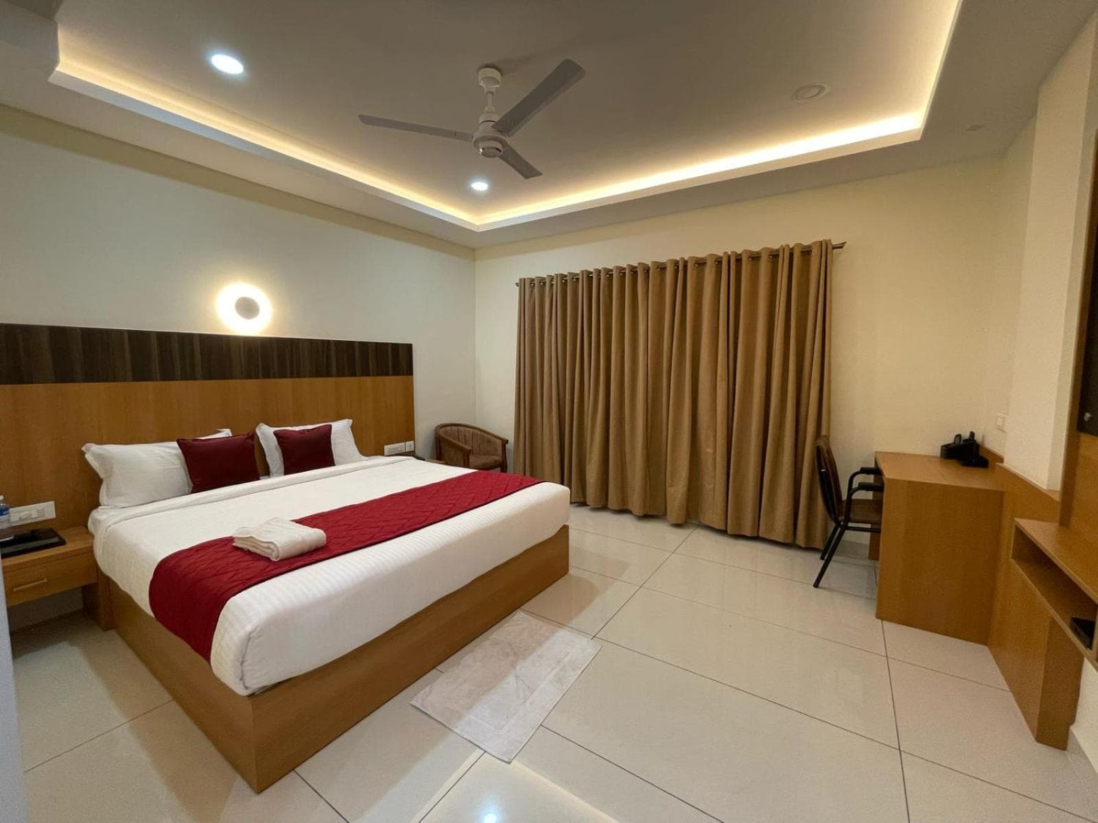 Hotel Deepakam Inn photo 5
