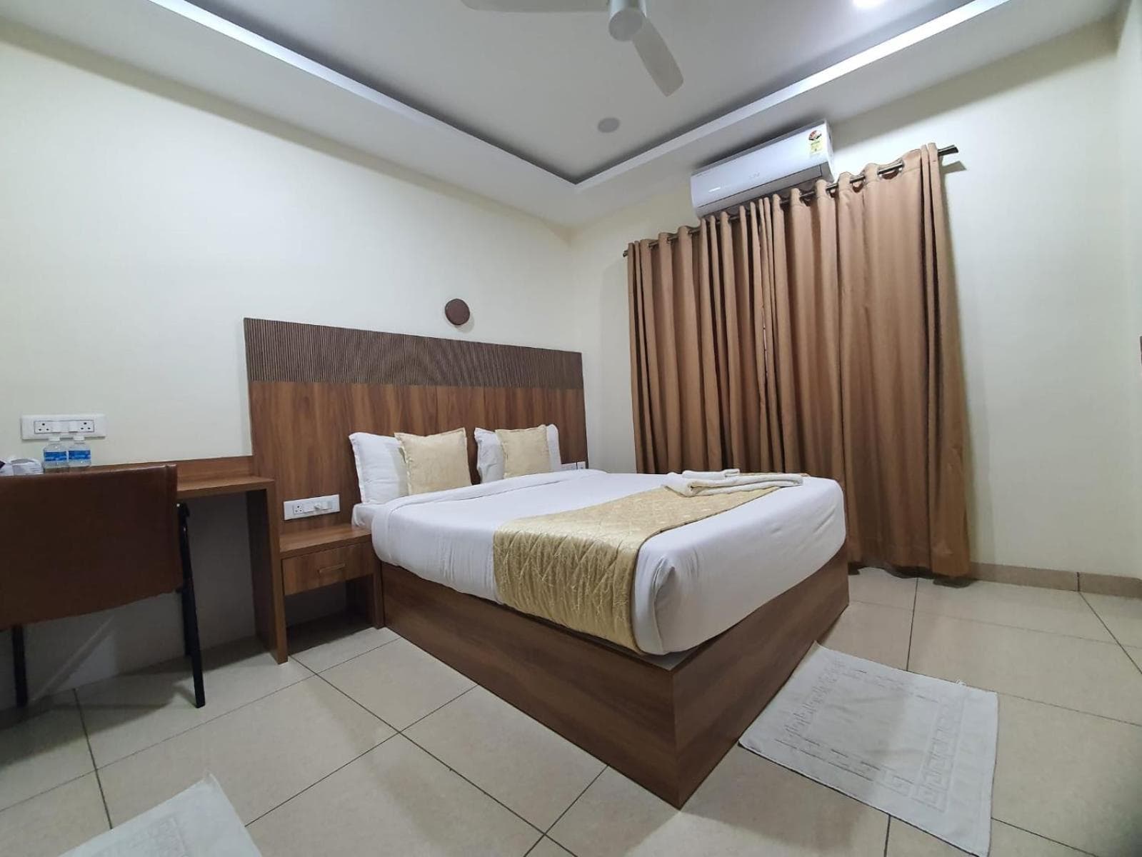 Hotel Deepakam Inn photo 2