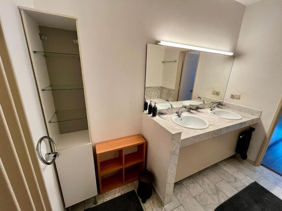 Big apartment with Parking in Antwerp photo 8
