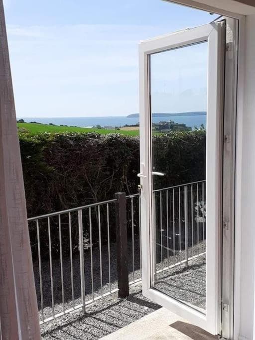 Cozy seaside cottage photo 8