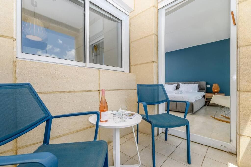 Magnificent 3BR-2BA in Marina Herzliya w Pool photo 9