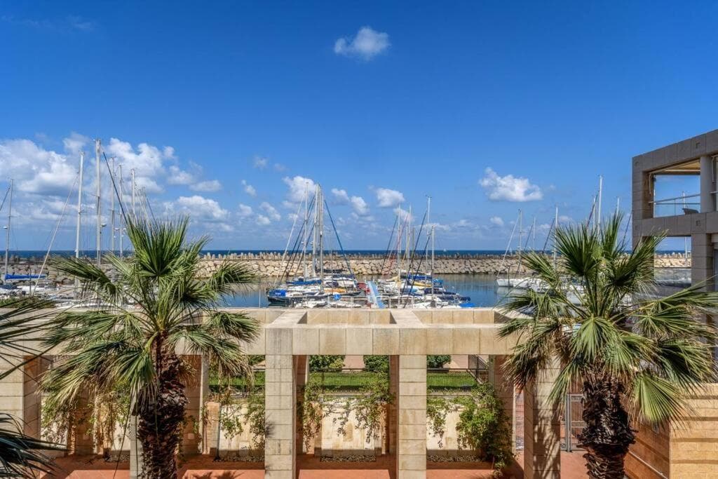 Magnificent 3BR-2BA in Marina Herzliya w Pool photo 3