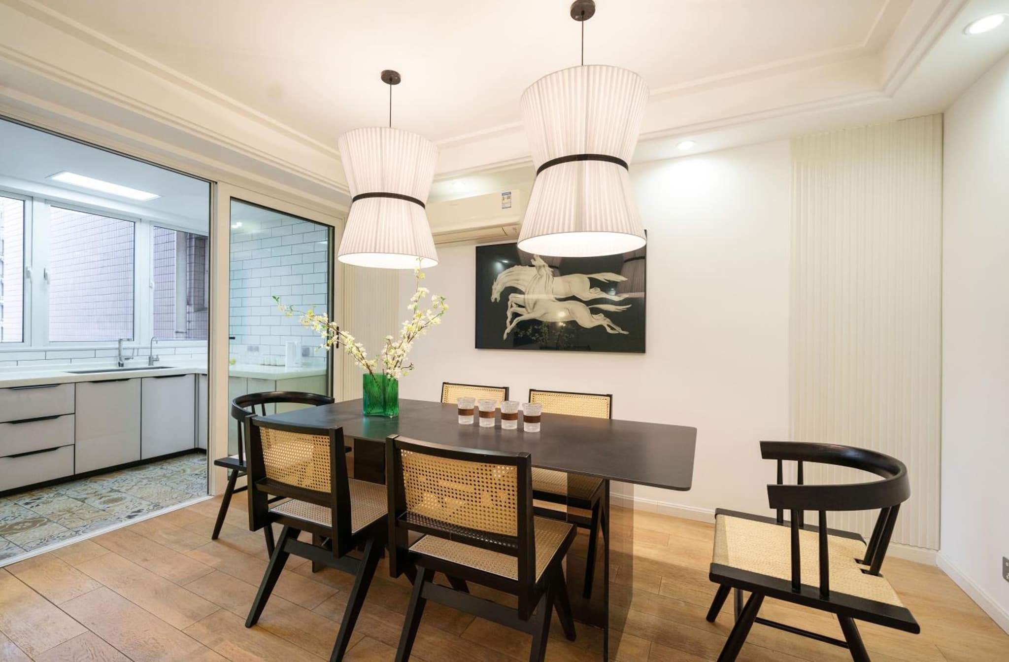 Molly House- walk to Yu Garden and Near the Bund, East Nanjing Road, 3bedrooms 1study 2 bathrooms elevator apartment photo 7