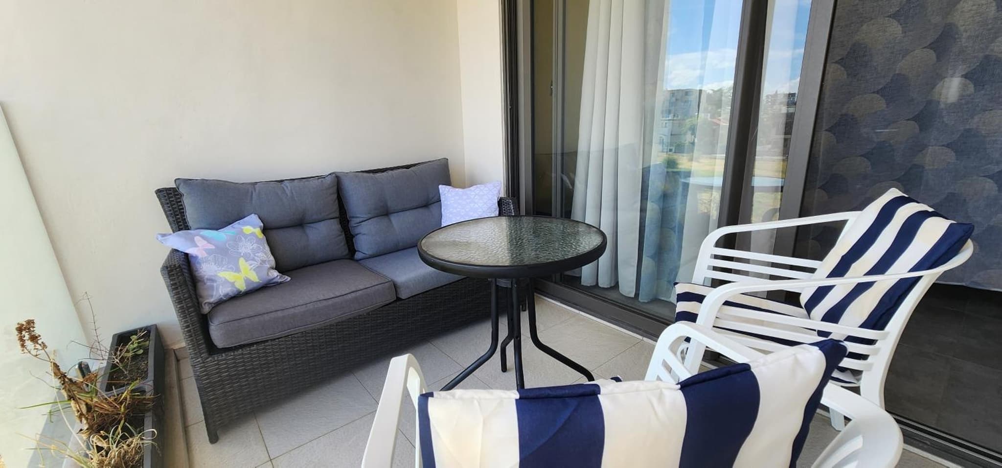 LUXURY SANDSTONE APARTMENT with LIFT and COMMON POOL