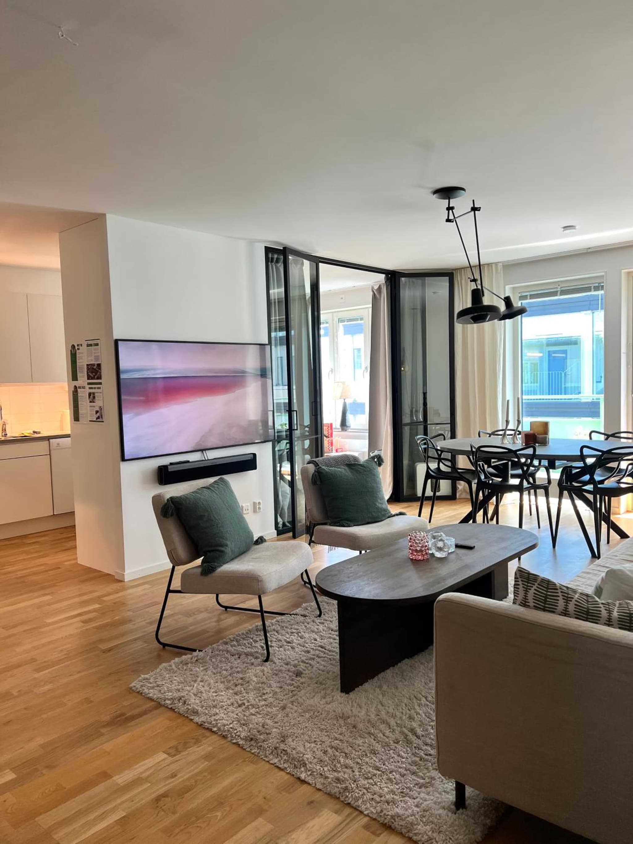 The Emerald Suite - Bright Scandinavian Private Apartment photo 2