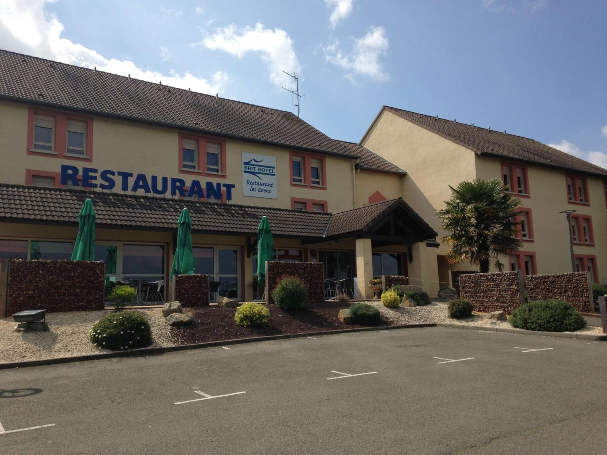 Brit Hotel Les Evens photo 5