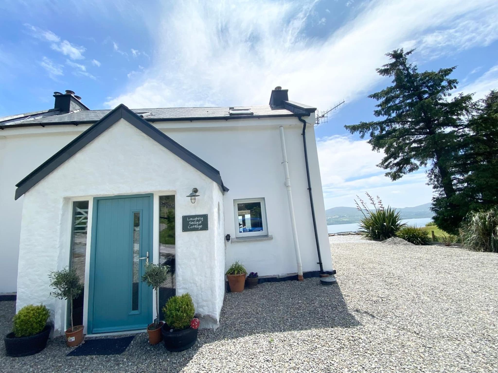 Laughing Seagull Cottage - Sea Views and Sauna