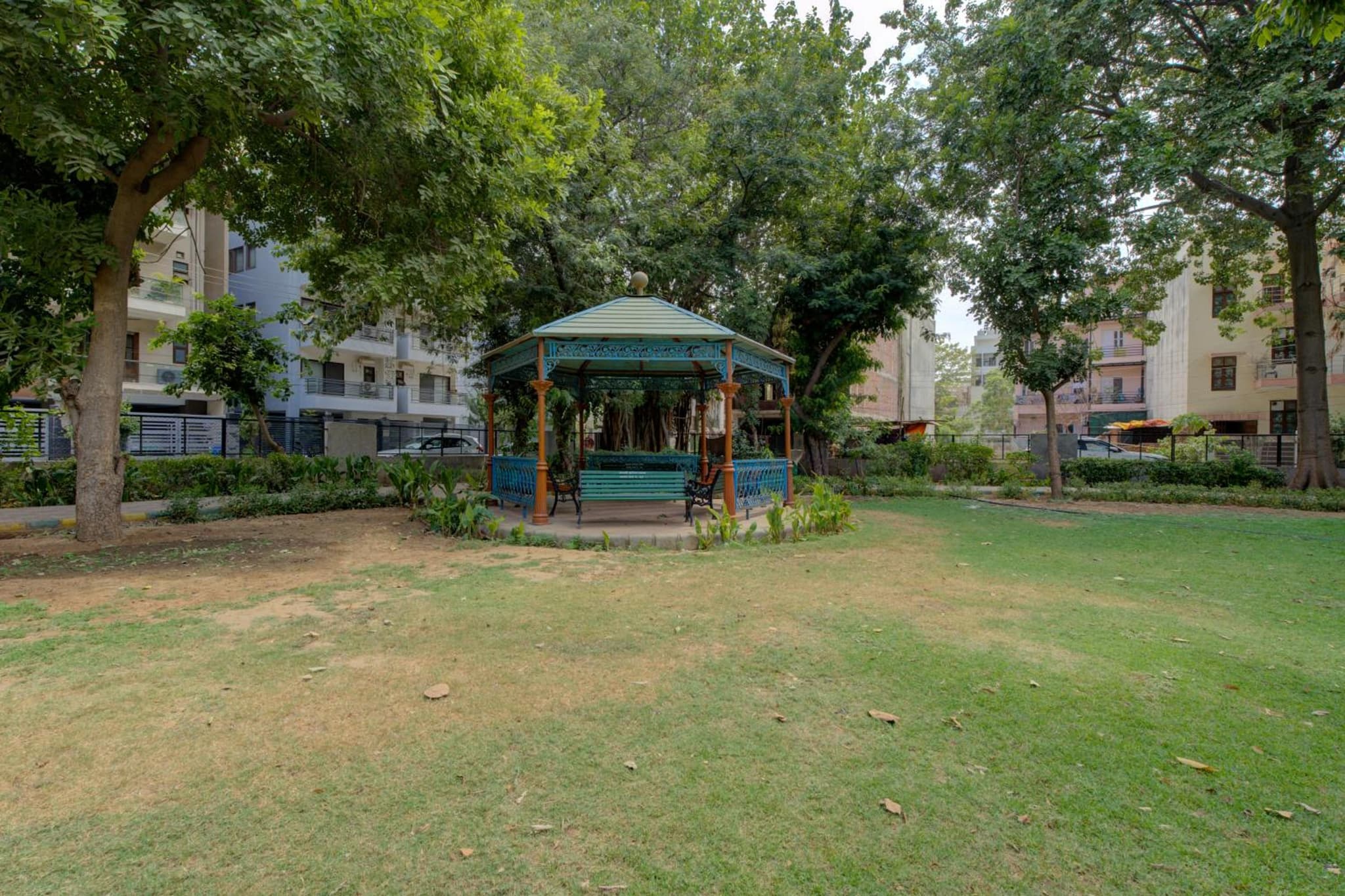 Private 1 BHK Serviced Apartments Sector 52 Near Millennium City Metro Station Gurgaon photo 2