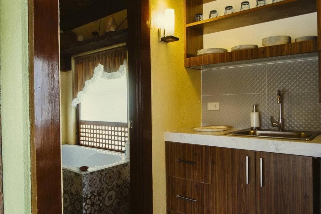 Romantic Suite with Private Bathtub and Mountain View photo 9