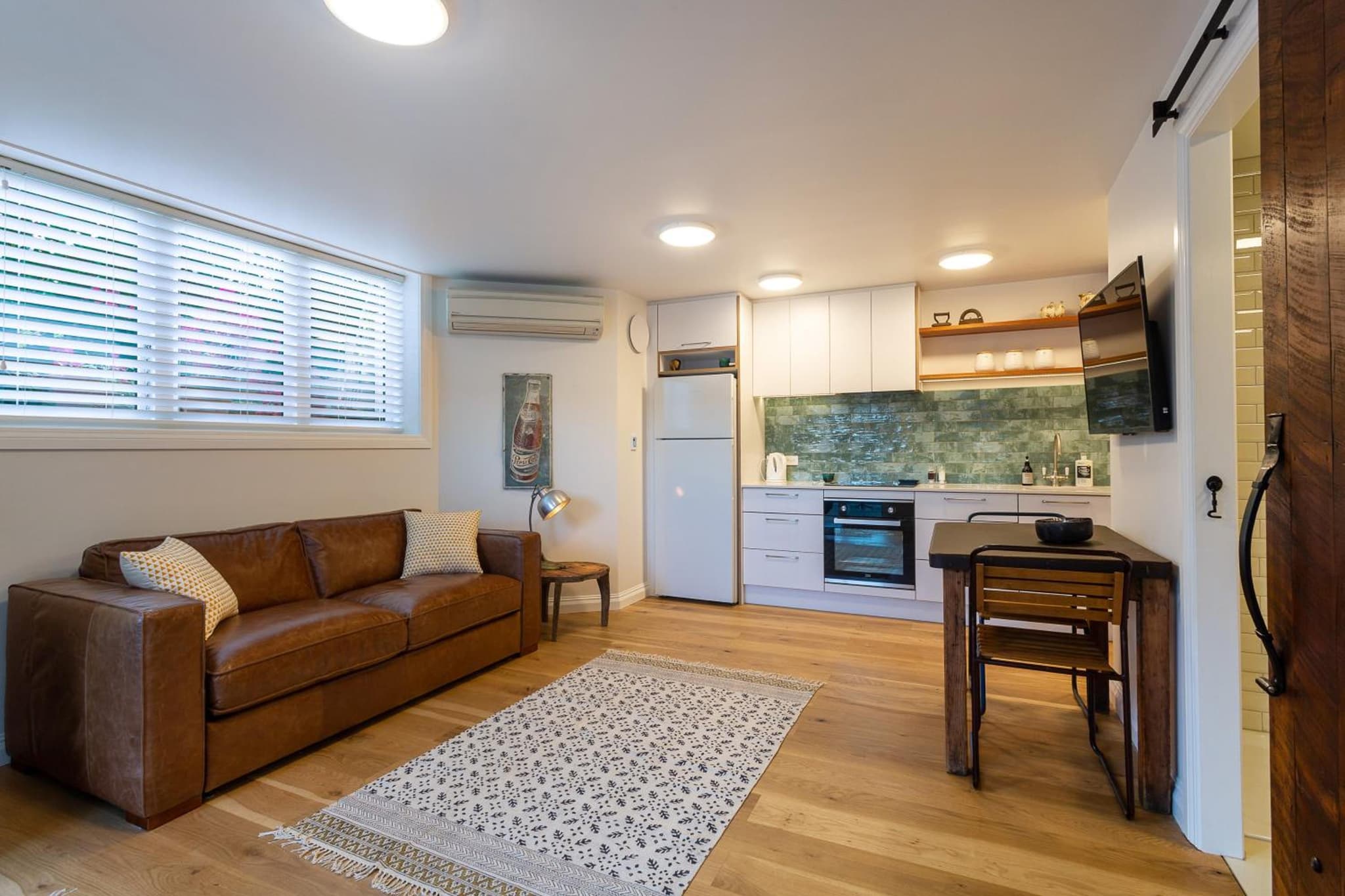 Stunning Self-contained Apartment photo 4