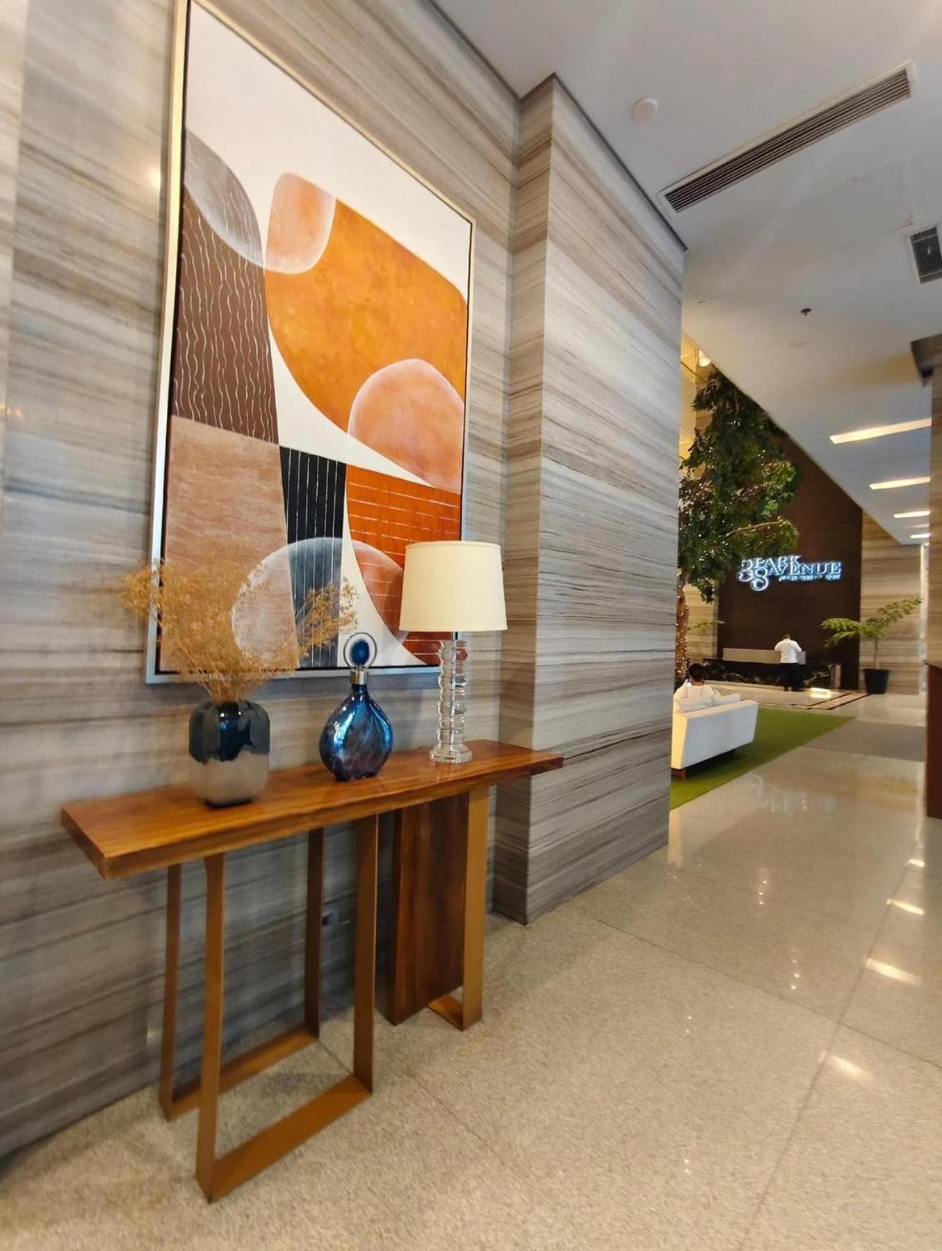 38 Park Avenue right in the heart of IT Park Cebu, 55 inches TV, wifi, LOWER FLOOR on 5th floor photo 7