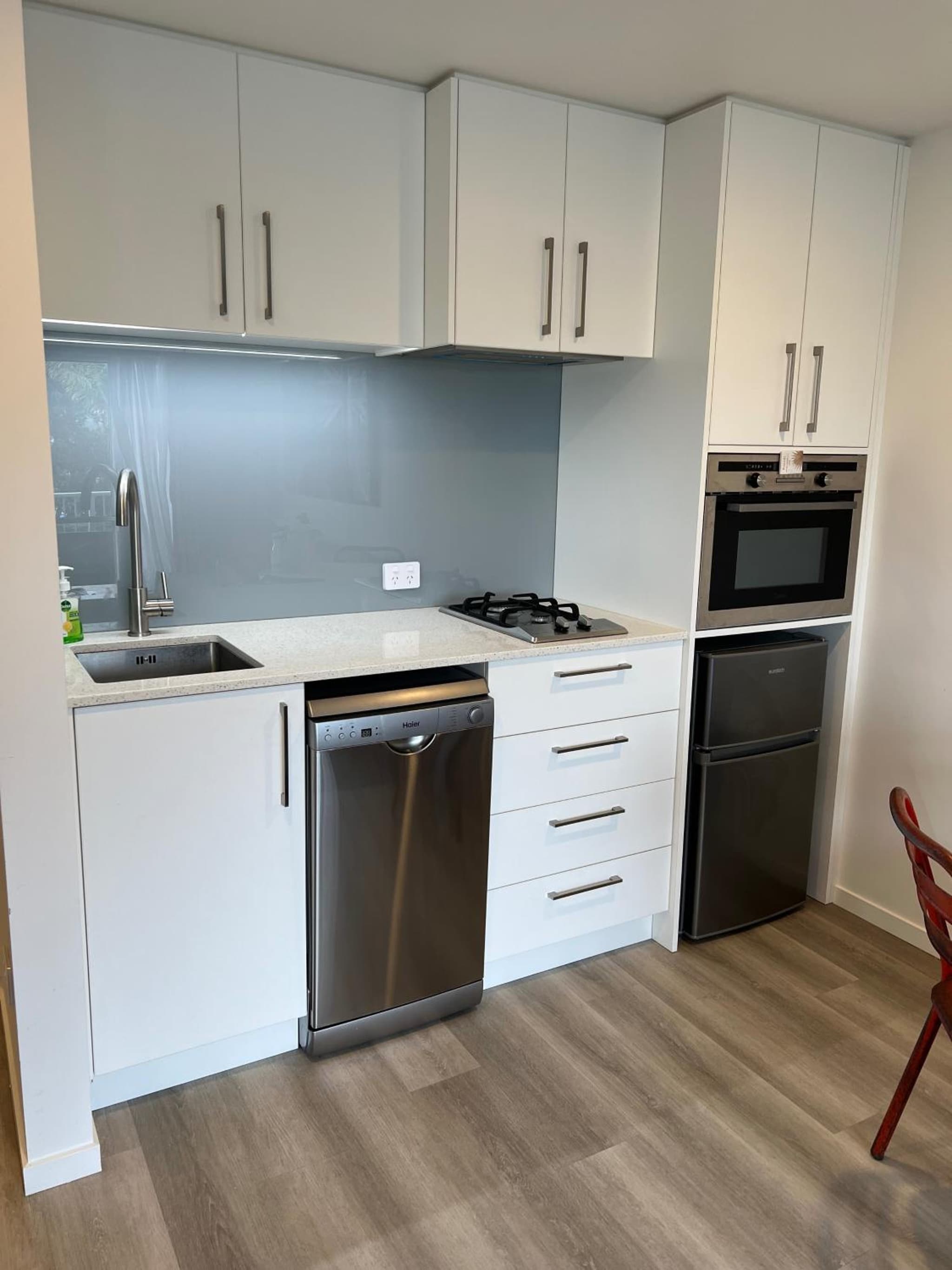 Russell Apartment - Unit 1 photo 3