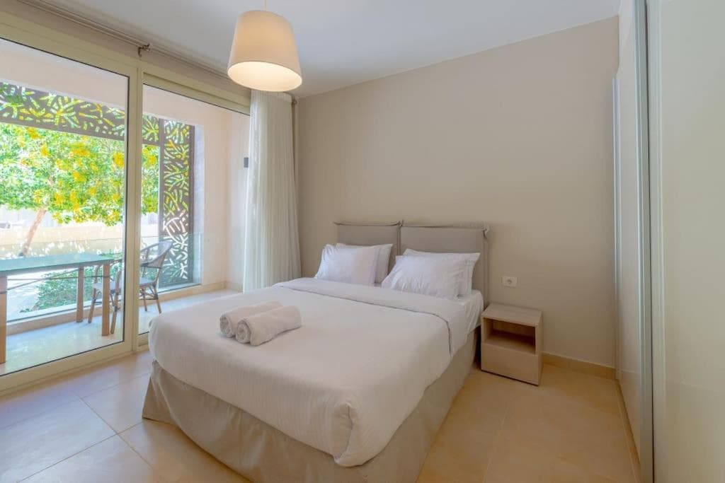 Stylish Gouna Escape 2BR Mangroovy Beach Pool Access photo 6