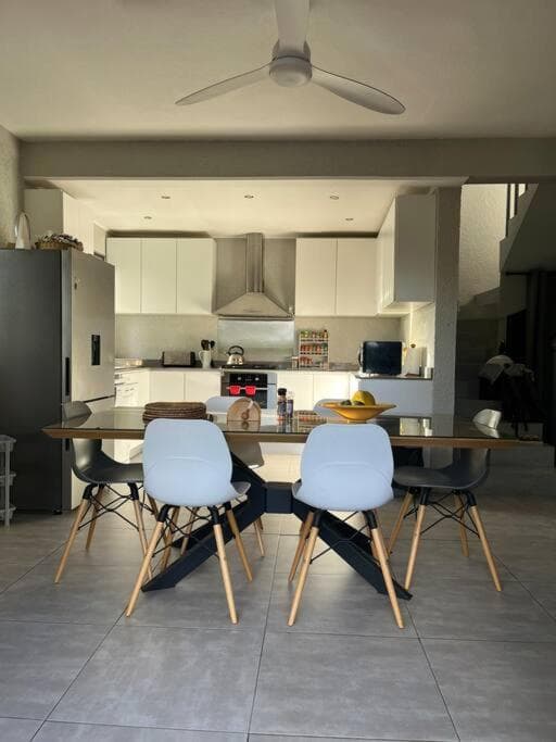 Light & Airy Seaview Duplex photo 2