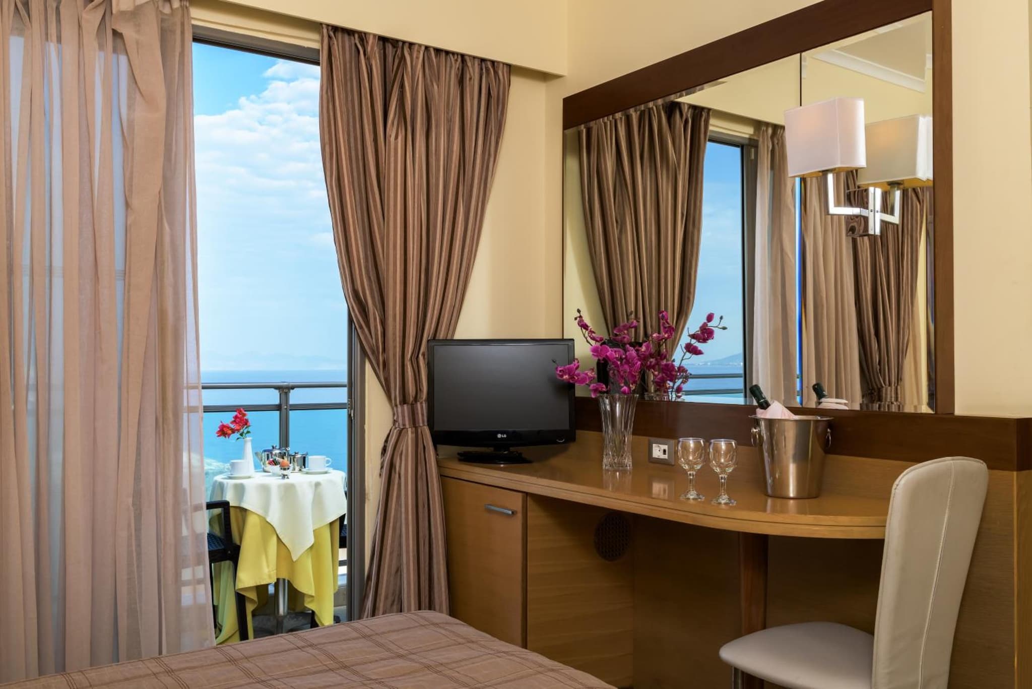 Manousos City Hotel photo 8