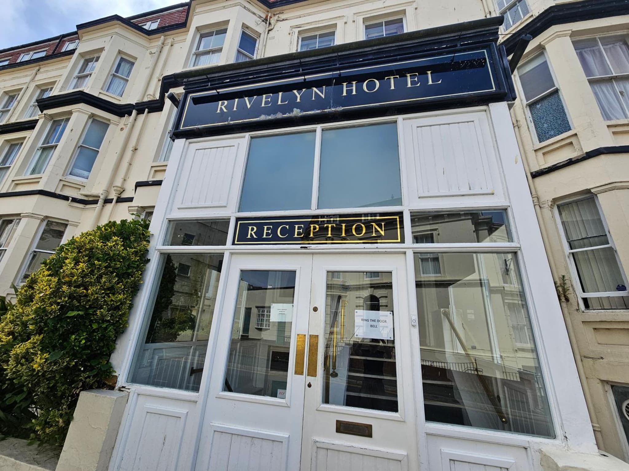 Rivelyn Hotel Bar & Restaurant photo 7
