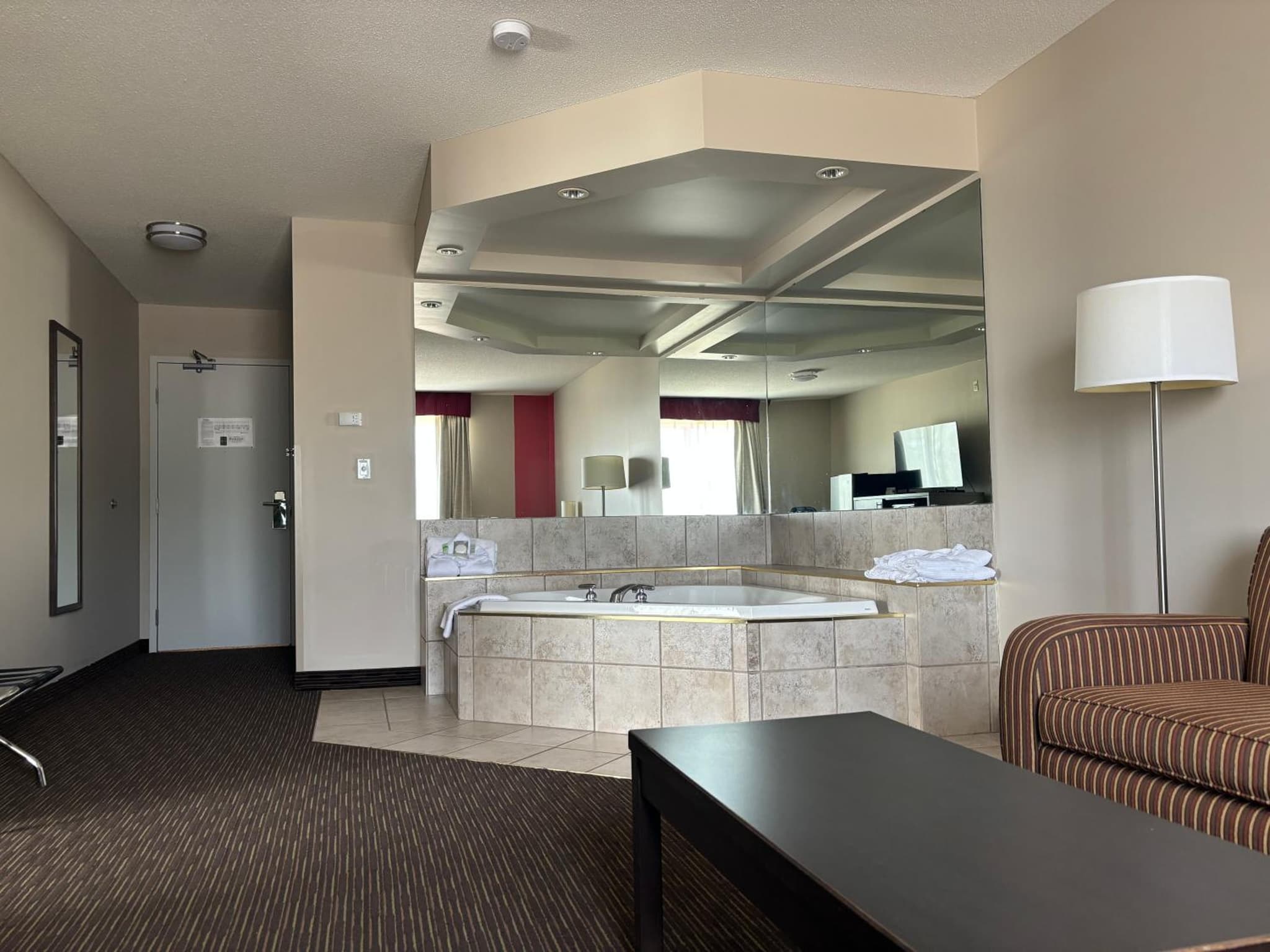 Ramada by Wyndham Estevan photo 8