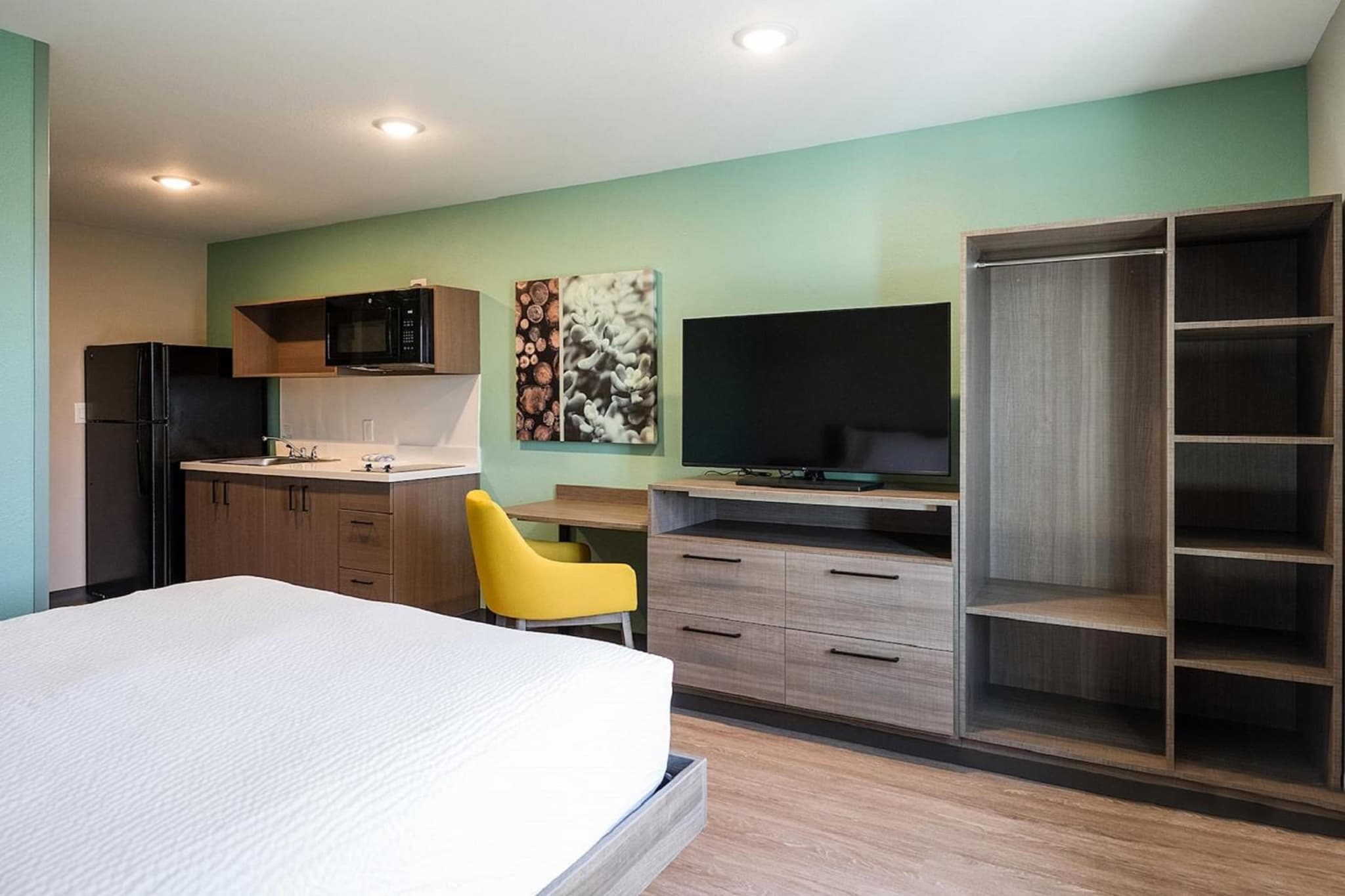 ECHO Suites Extended Stay by Wyndham Spartanburg photo 8