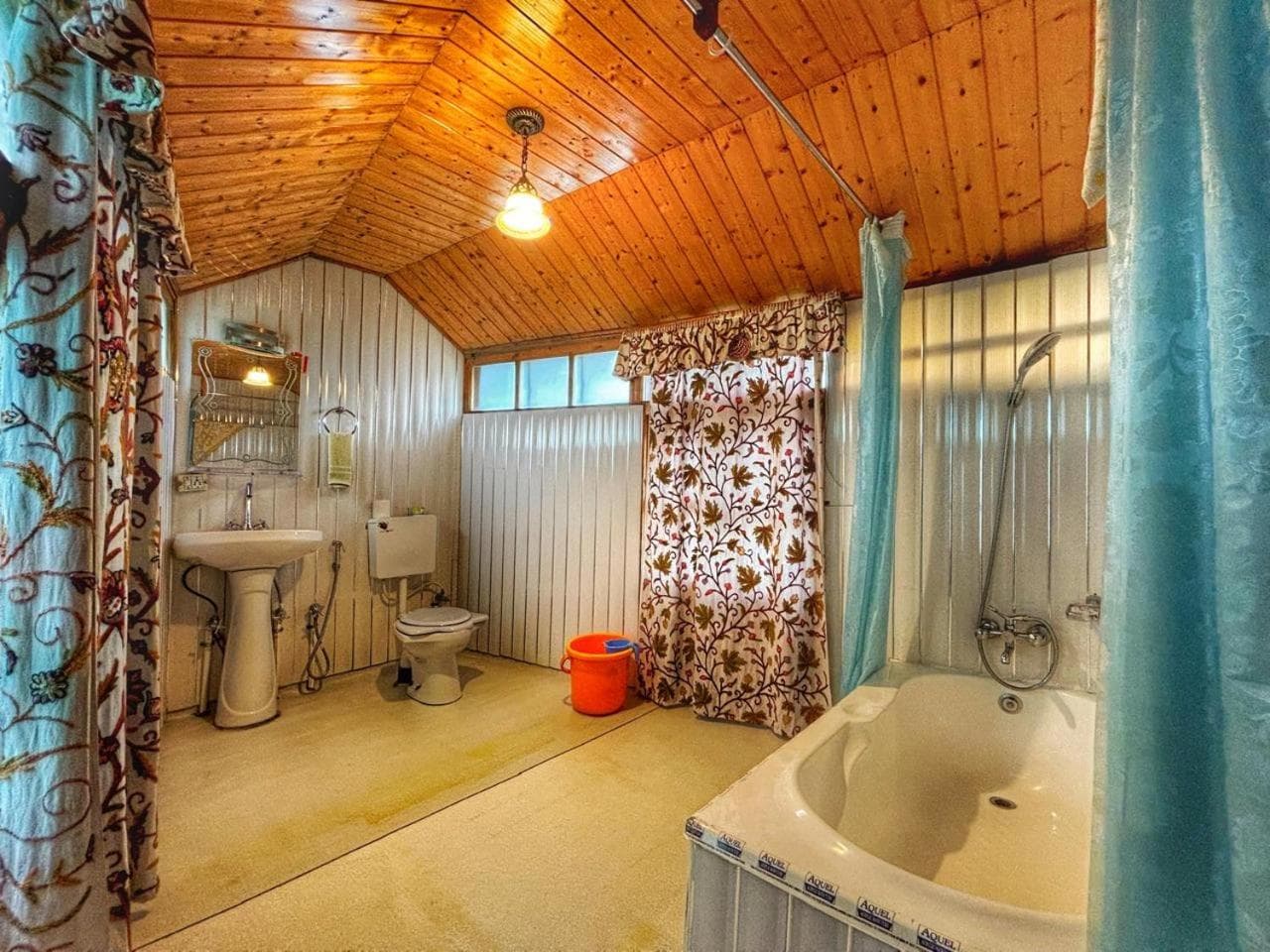White House Group Of Houseboats photo 9