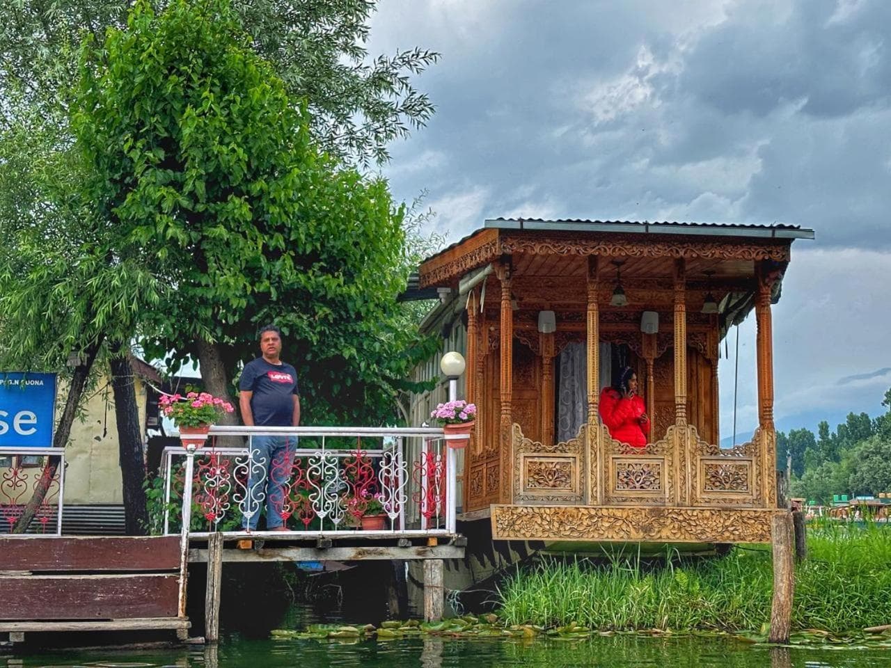 White House Group Of Houseboats photo 7