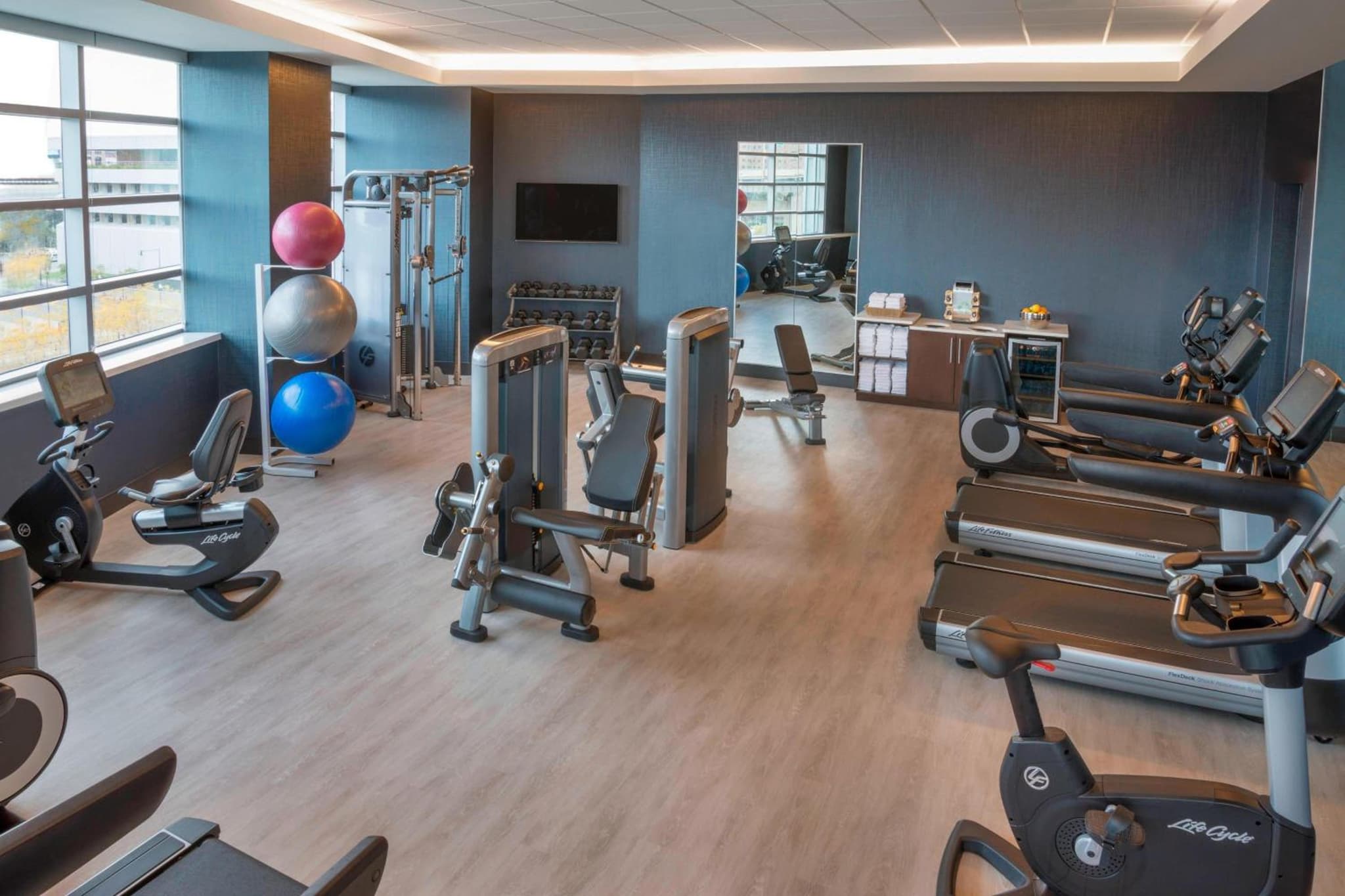 Buffalo Marriott at LECOM HARBORCENTER photo 9