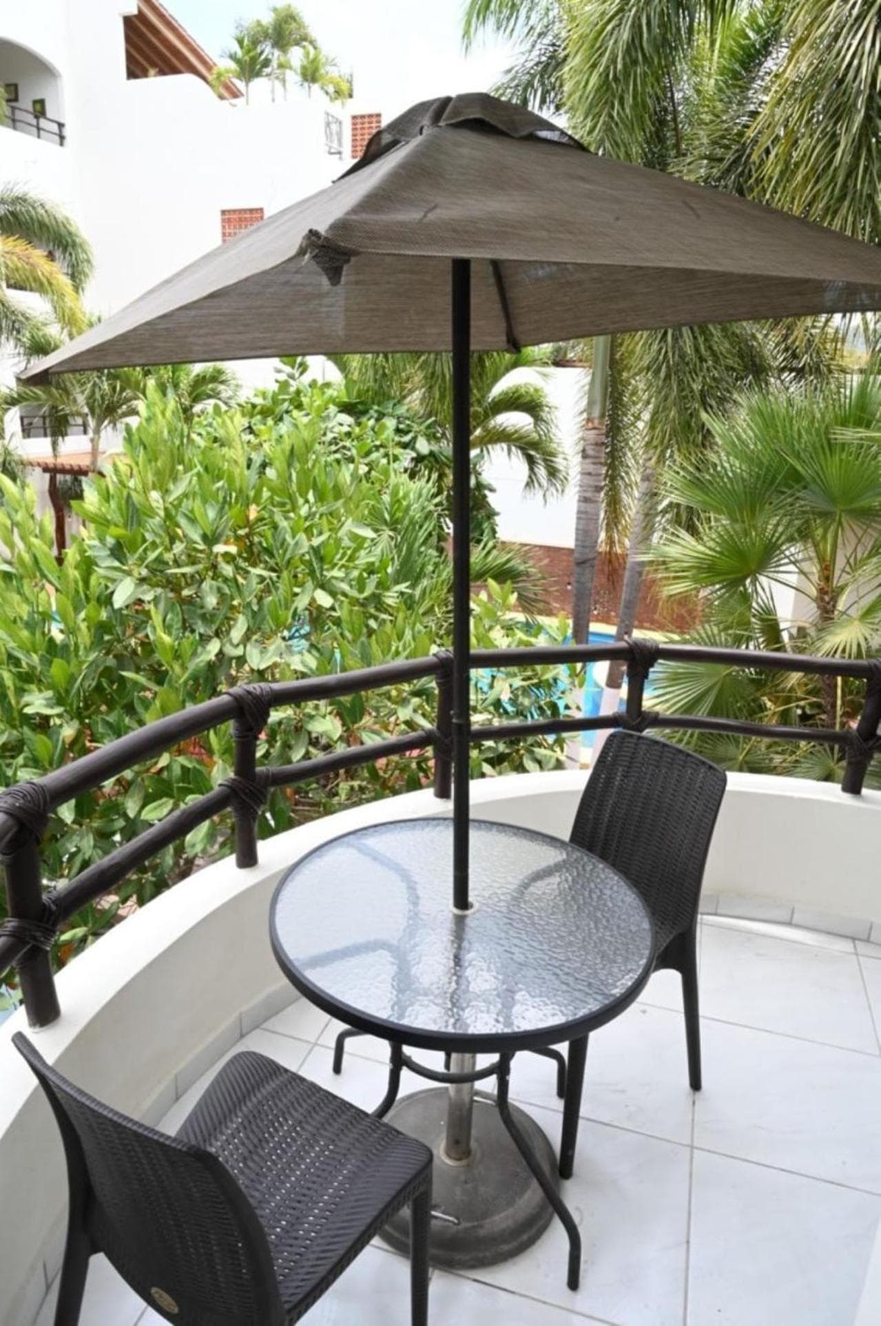 Hotel y Suites Los Encantos photo 6