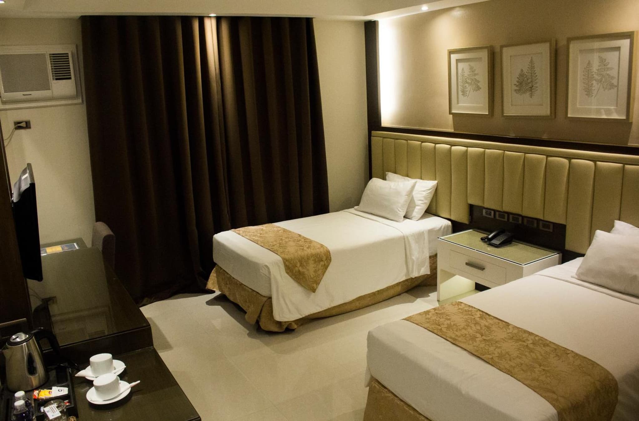 Crown Royale Hotel photo 6