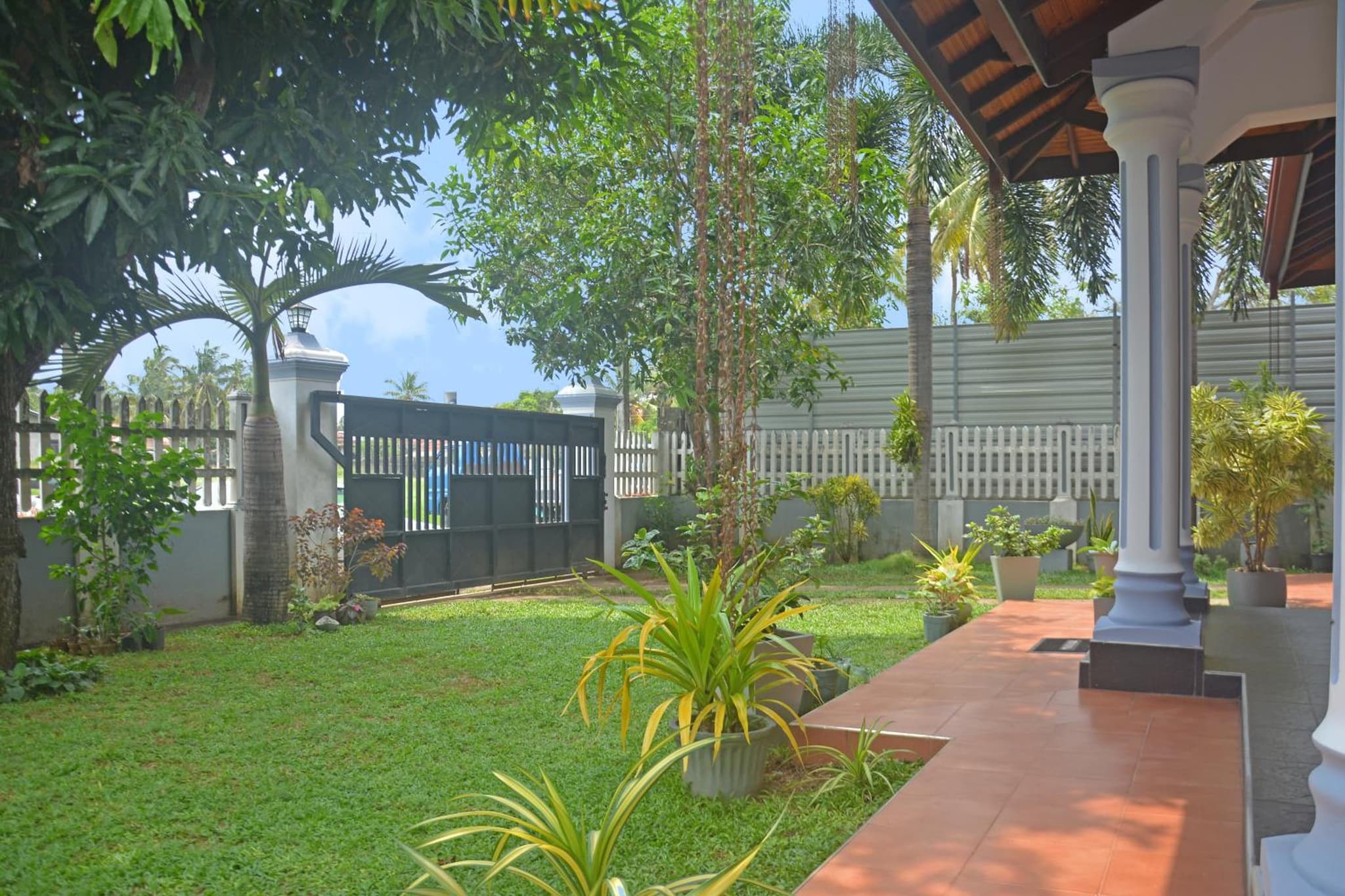 Elisach Serenity House - 4 BHK Villa in Sri Lanka - near to Airport photo 2