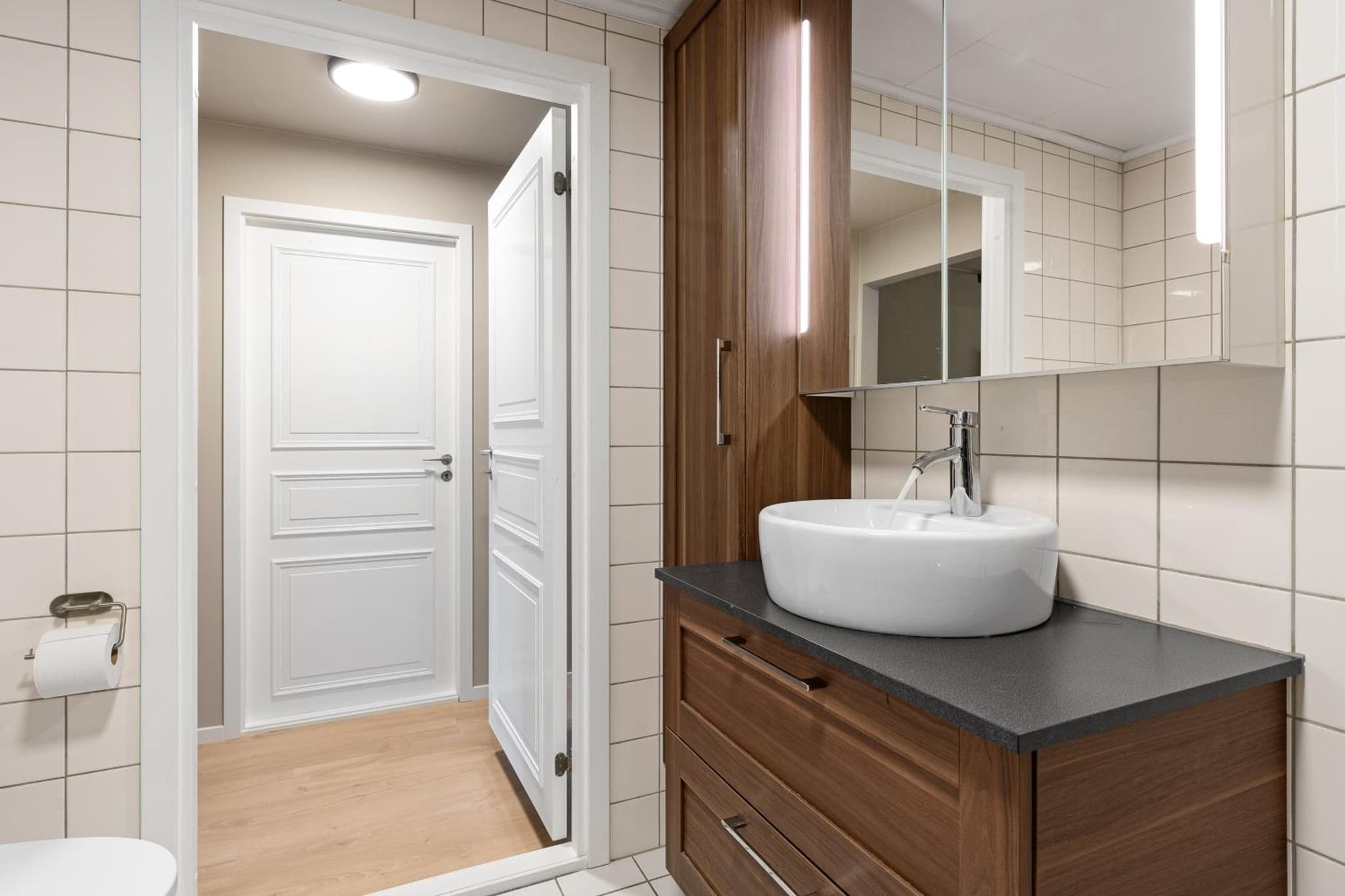 ARCTIC HOMES - The Plaza photo 9