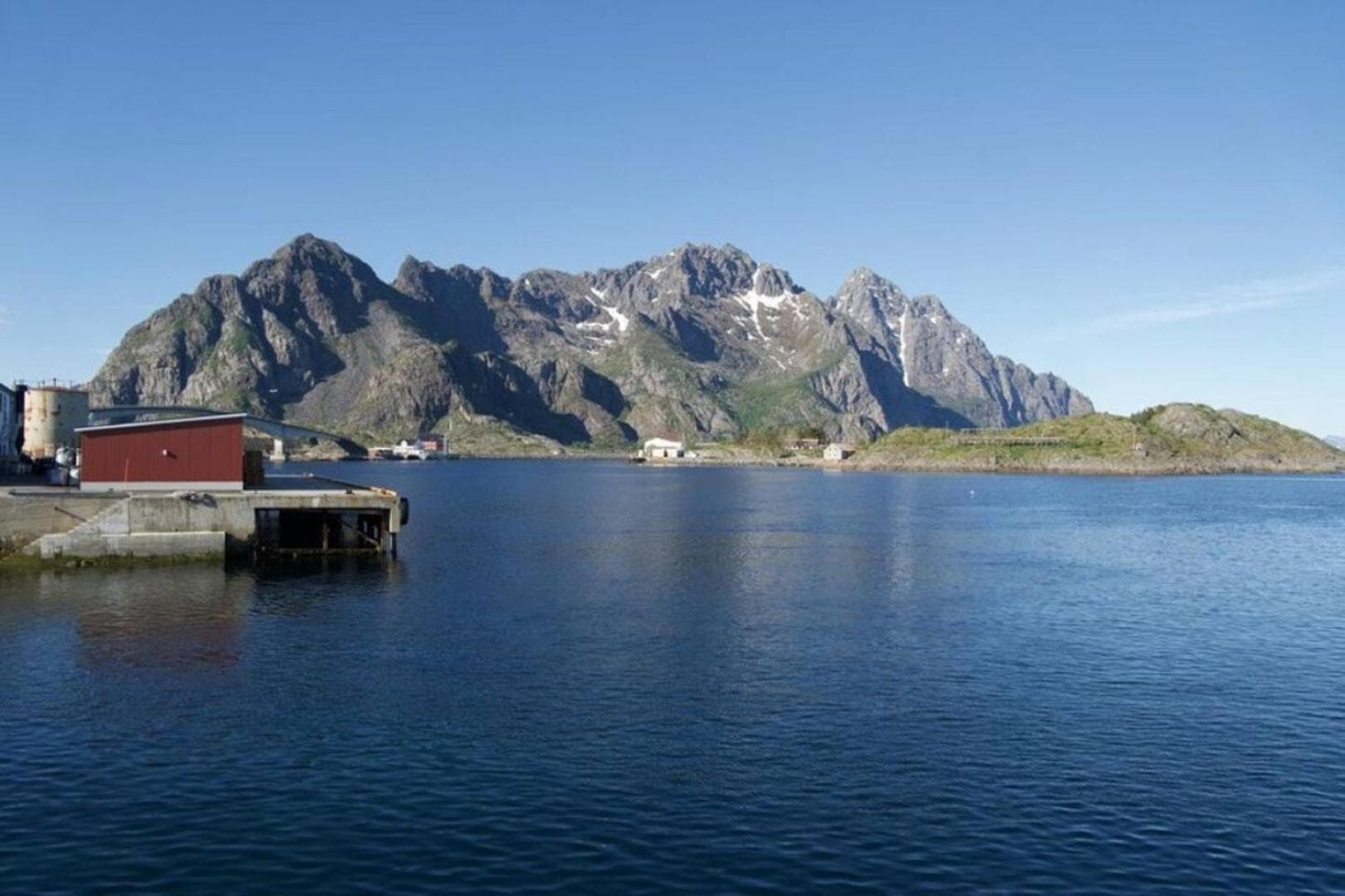 Seafront apartment Henningsvær photo 5