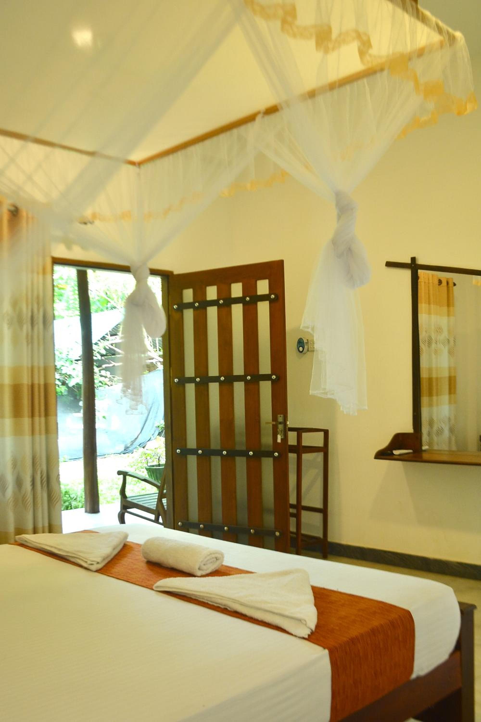 Dinstar Guest photo 3