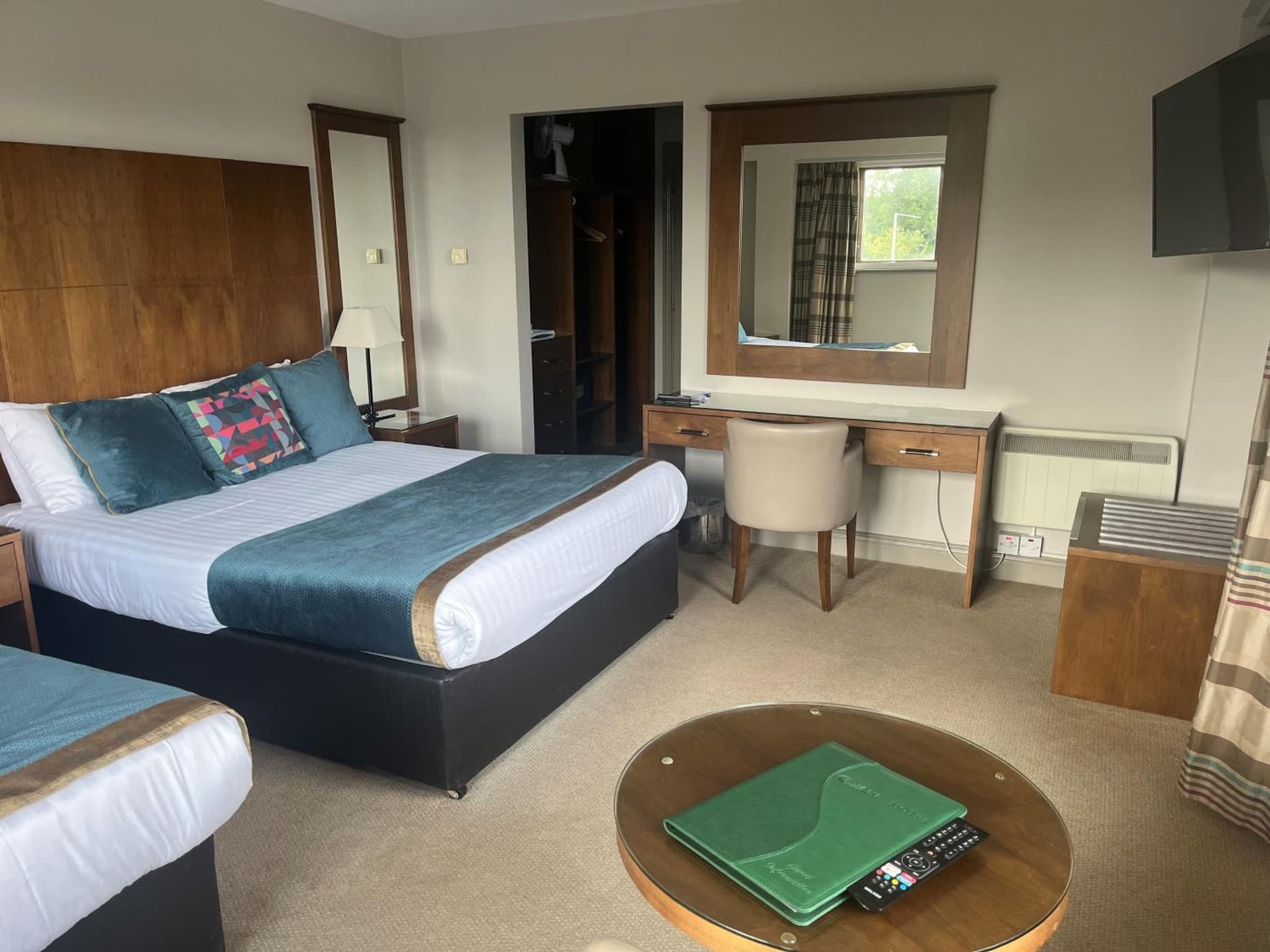 Cryans Hotel photo 2