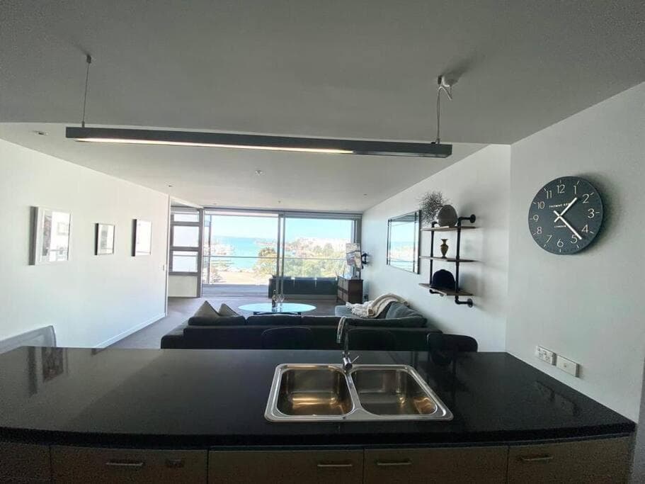 Modern Apartment With Pool and Gym photo 9