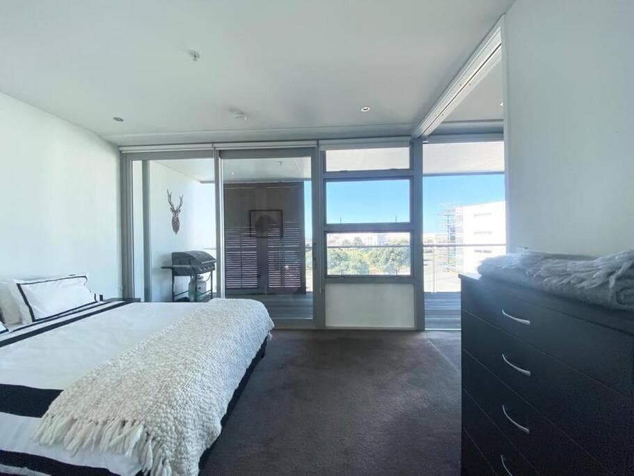 Modern Apartment With Pool and Gym photo 2