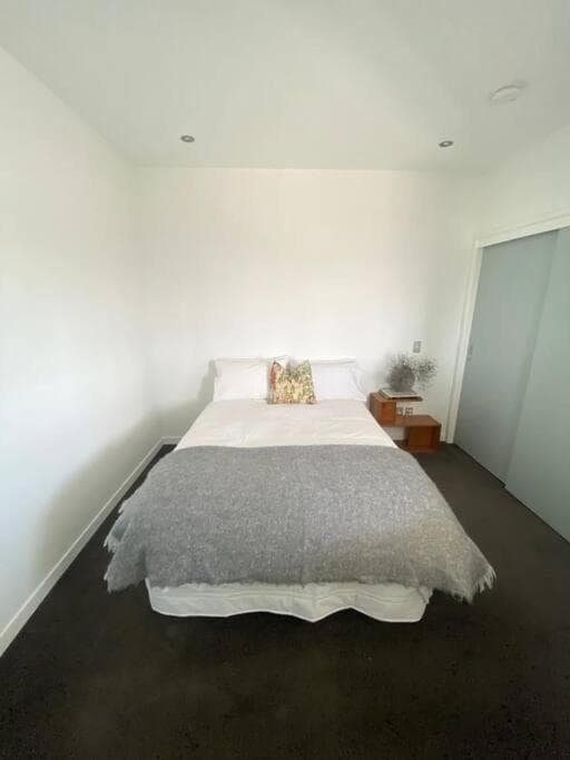 Modern Apartment With Pool and Gym photo 4