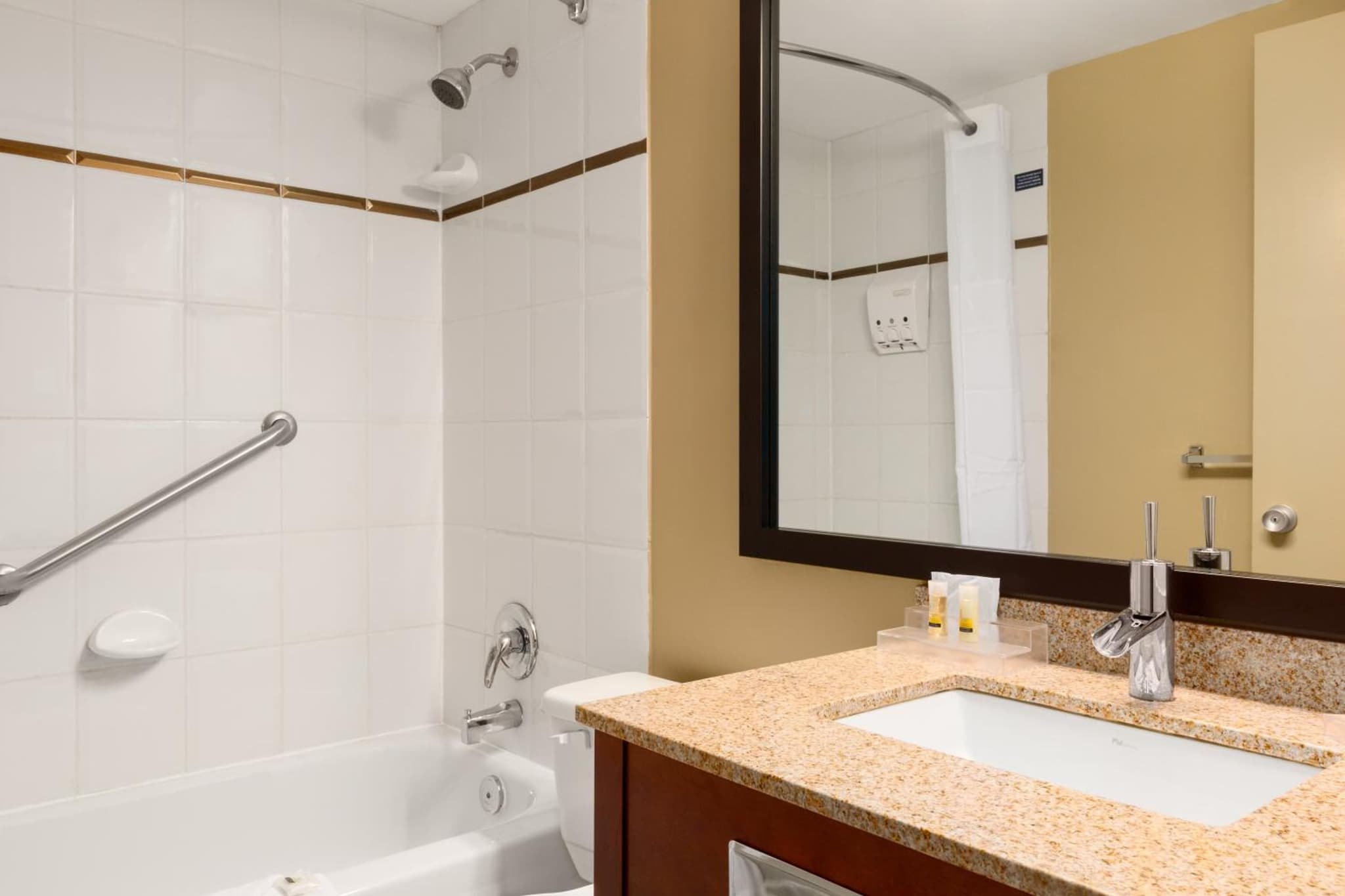 Days Inn by Wyndham Terrace photo 3