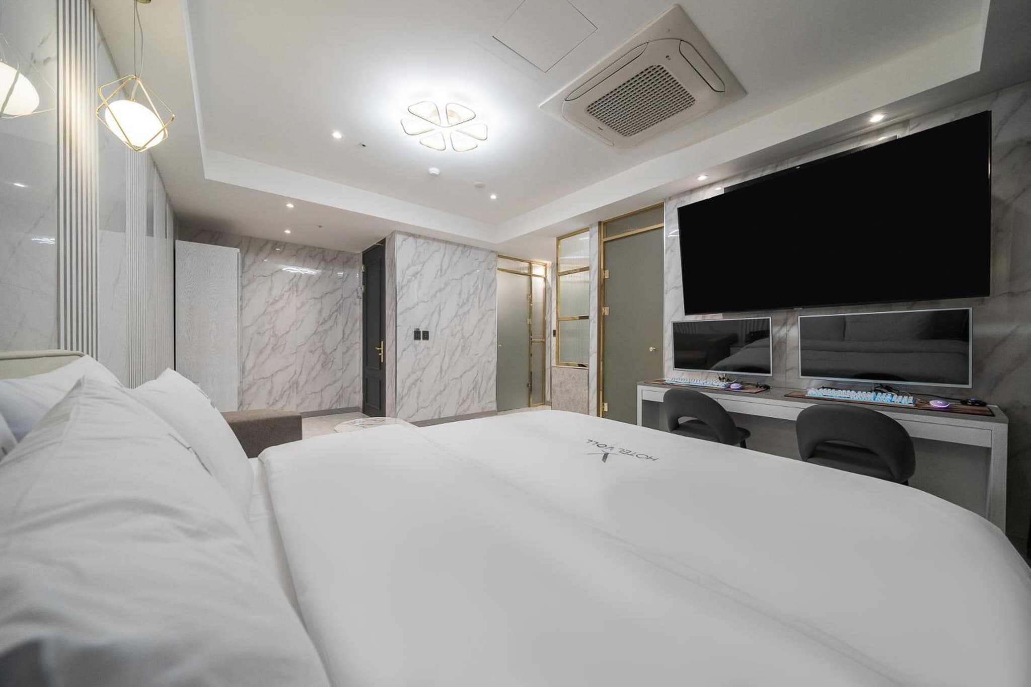 hotel room