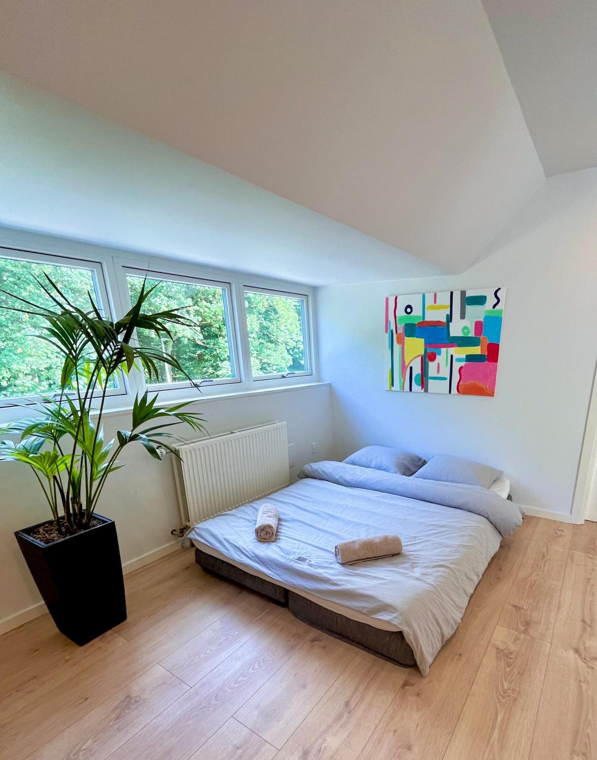 Modern apartment close to city photo 5
