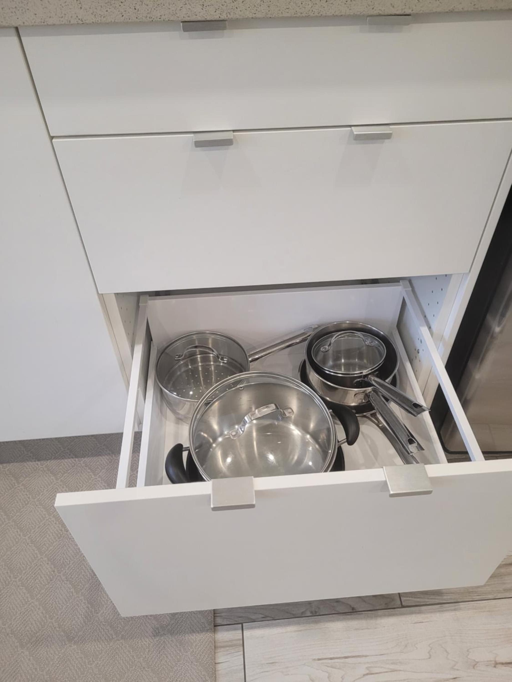 Modern studio with kitchenette and bath photo 7