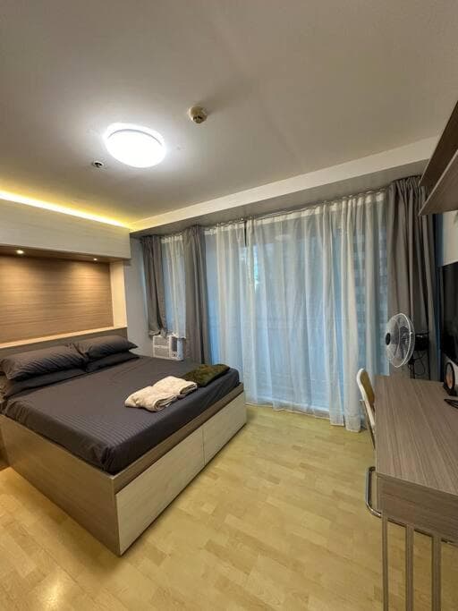 Spacious 2-bedroom Corner Unit across Shangri-La photo 8