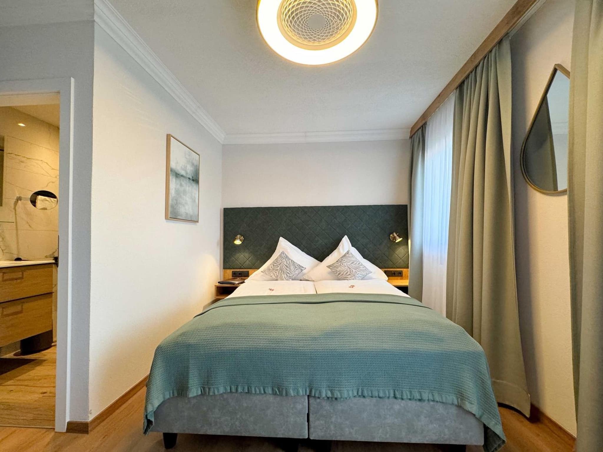 Hotel Schlossblick Chiemsee photo 6