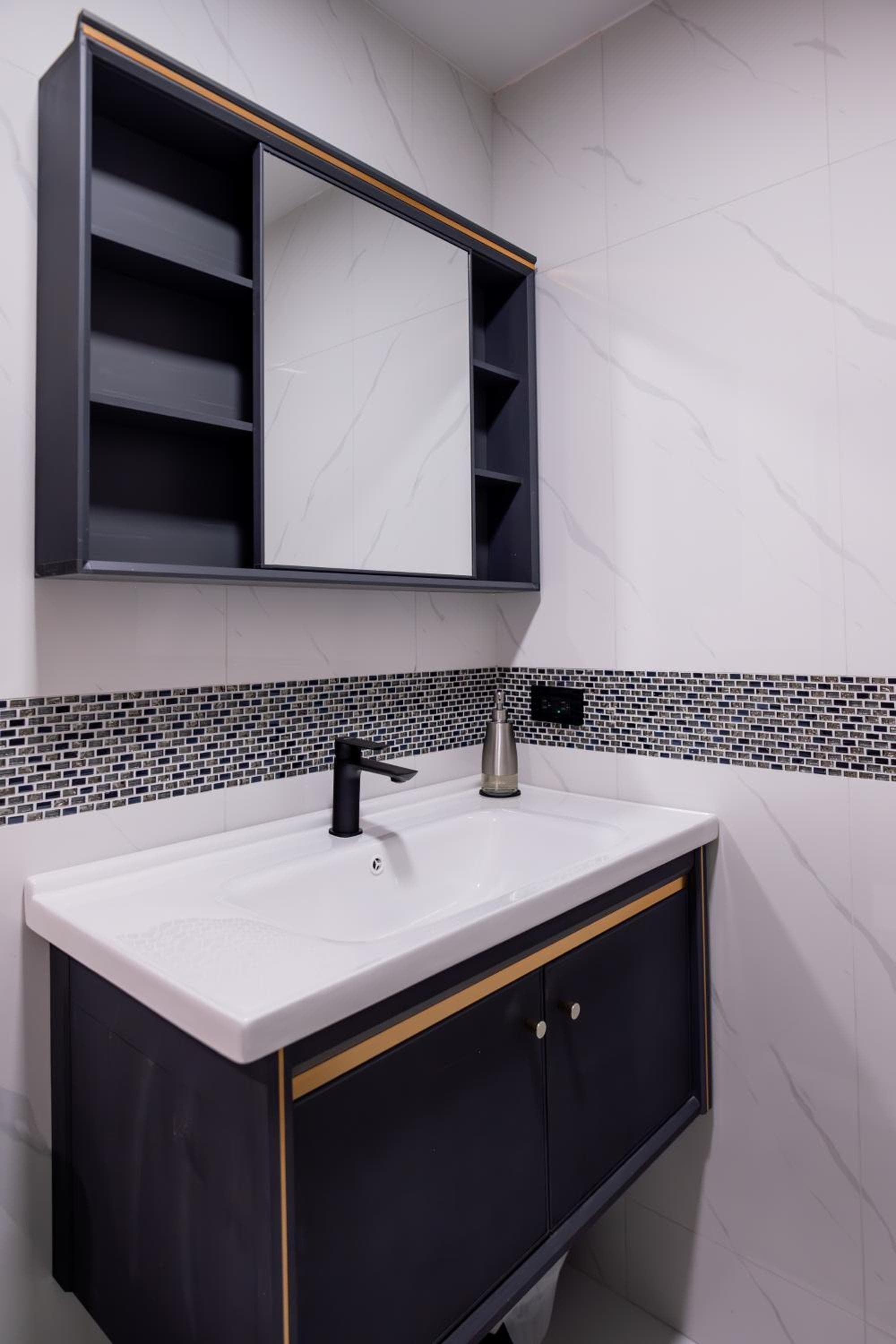 LeLuxe Cedar Valley Suite B photo 3
