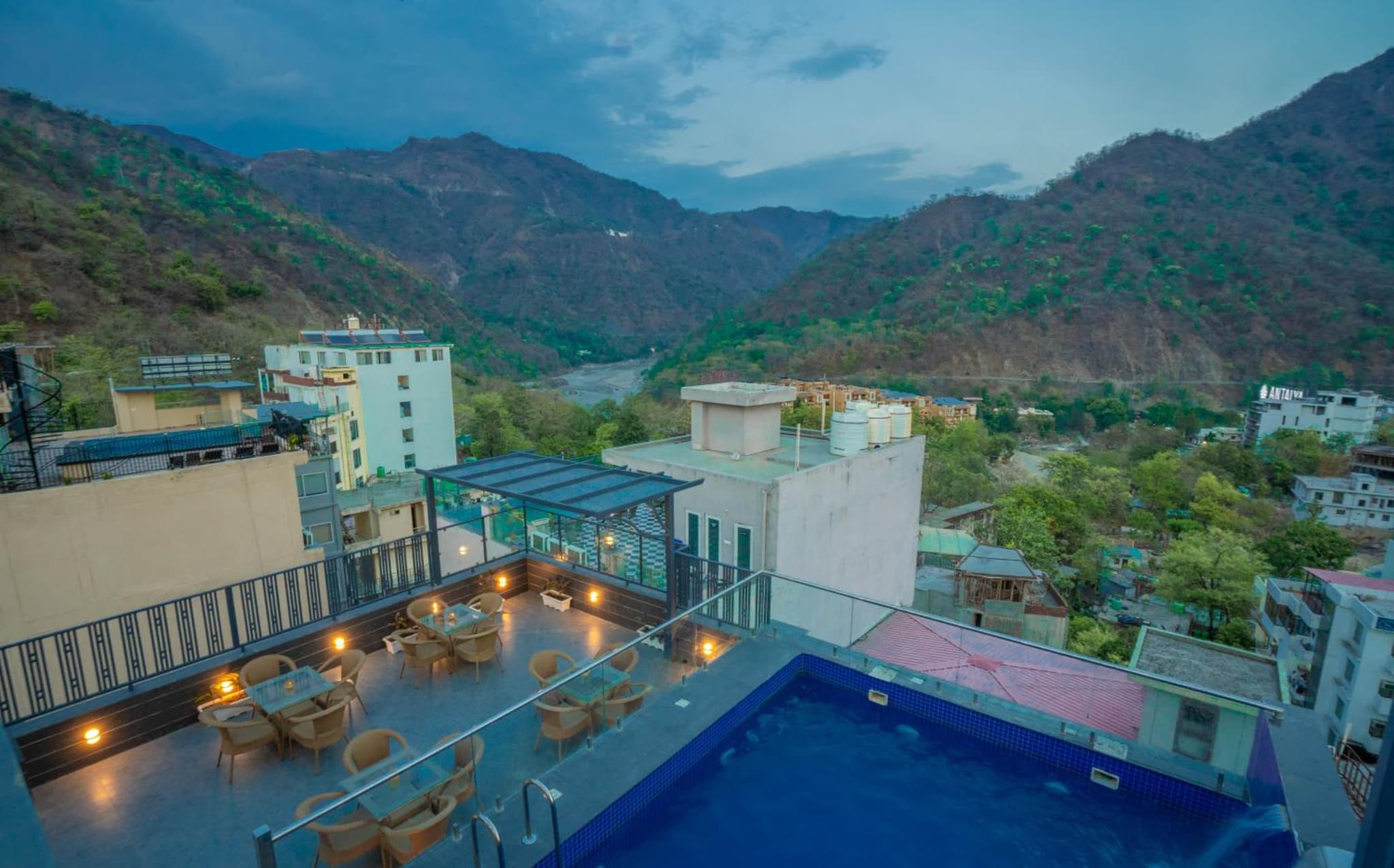 Perfectstayz Premium Laxmi Heritage with Rooftop Pool & Cafe photo 5