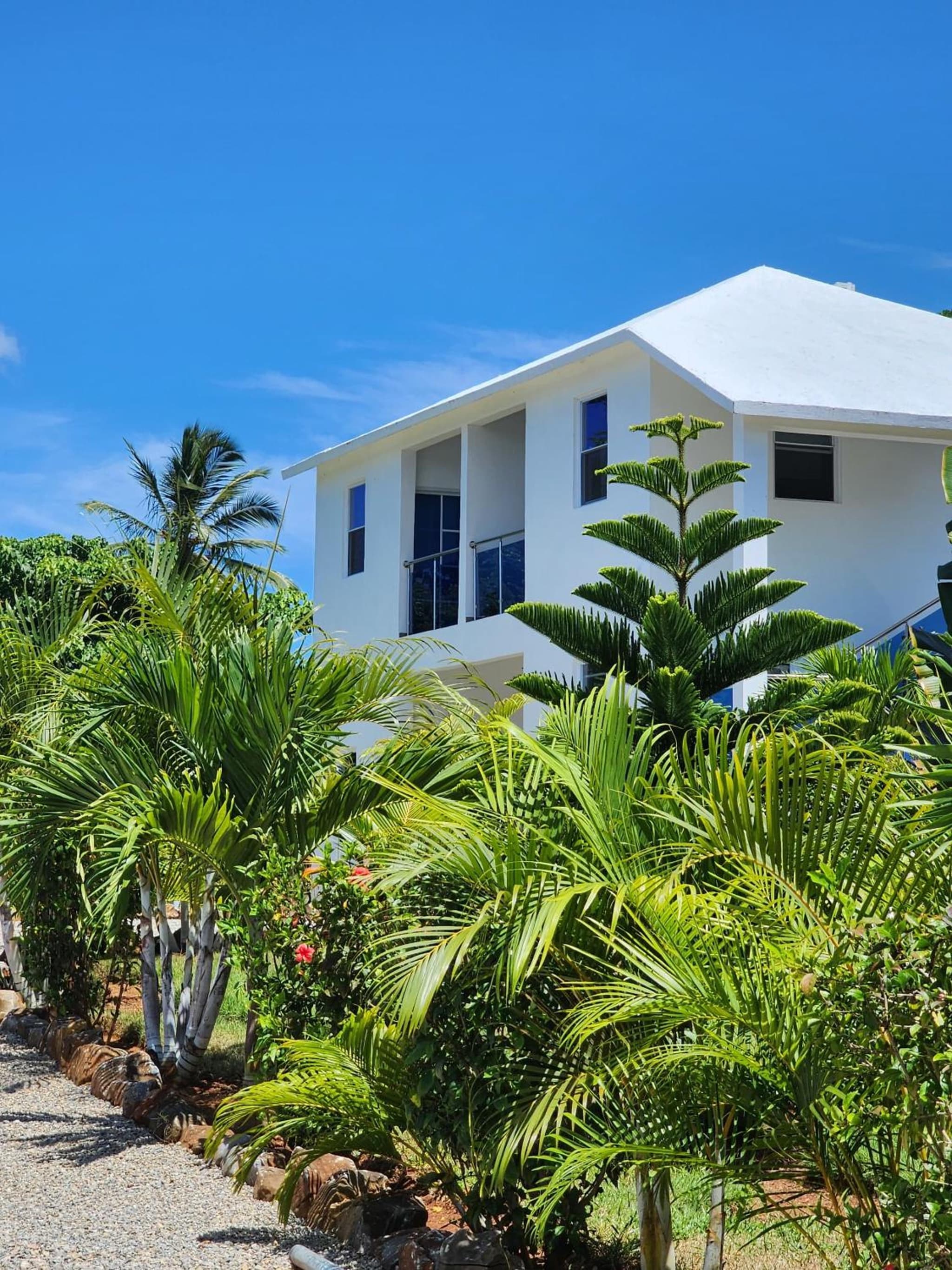 Bella Villa room with large pool and close to beach photo 3