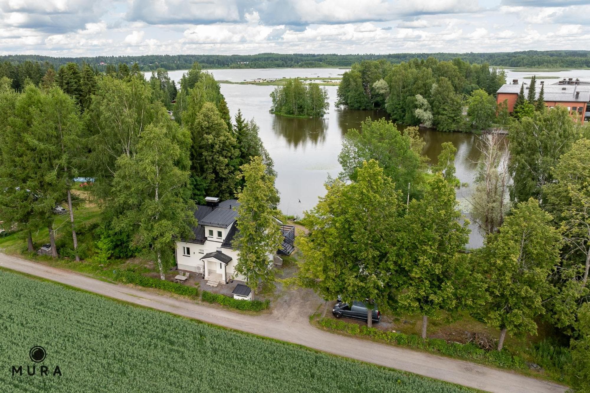 Villa Gaia - Luxury villa with jacuzzi and beach close to trainstation 10 minutes from Tampere city! 1,5 hours to Helsinki photo 2