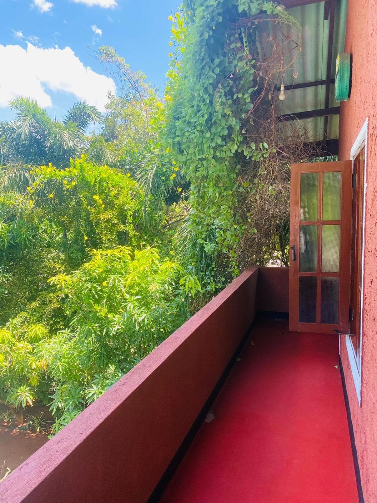 Hotel Hideaway Garage